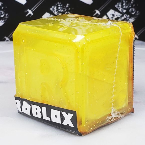 ROBLOX Series 7 Mystery Blind Box Sealed Celebrity Figure Series Yellow Variant - Picture 3 of 8